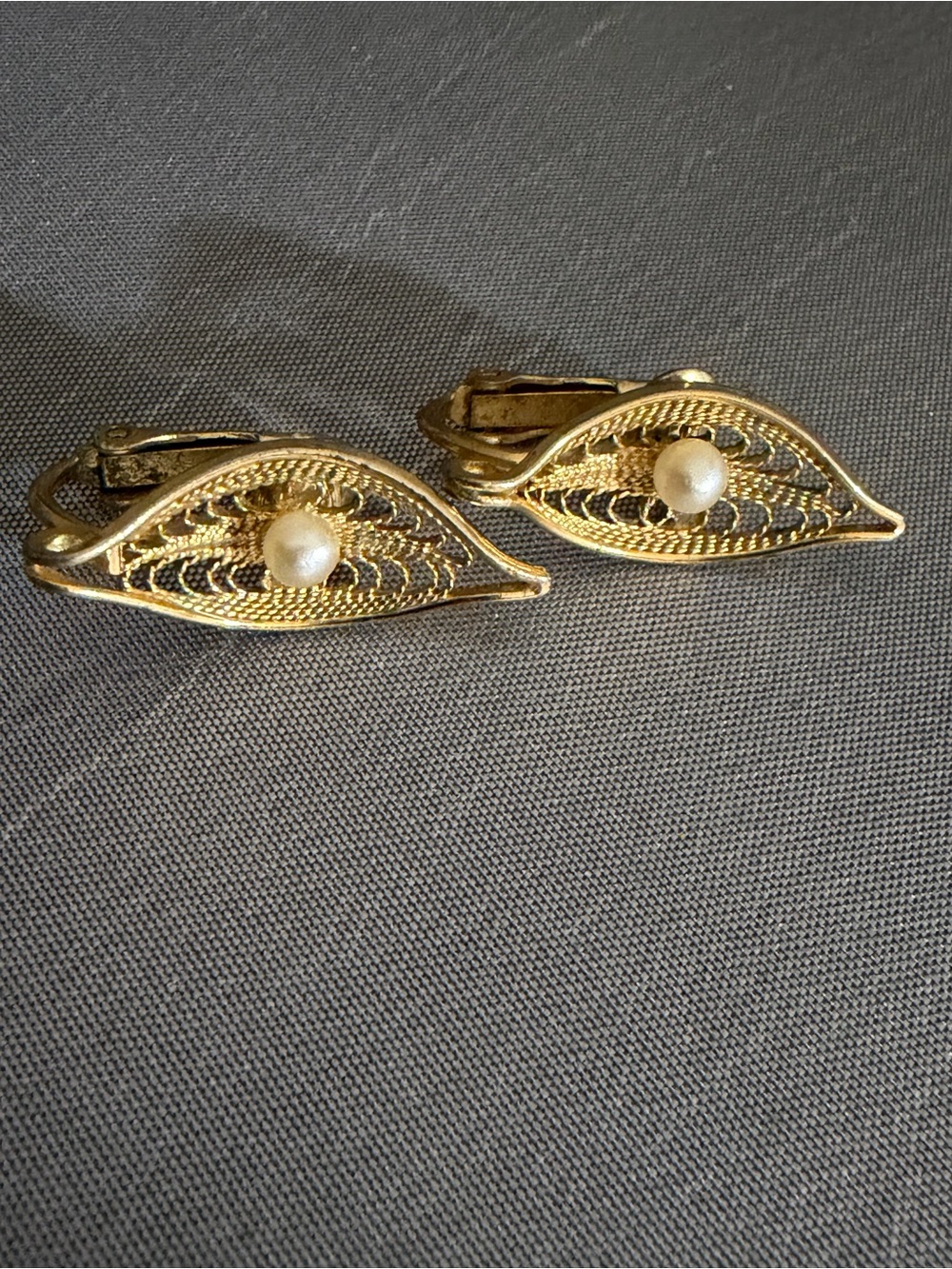 Vintage Sarah Coventry Gold Filigree Leaf Clip-On Earrings with Pearl Accent